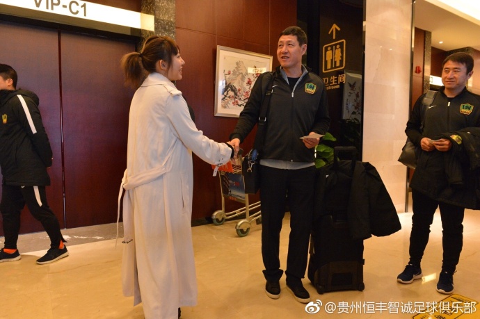 听到杨若晴这话，杨华明有些不好意思的笑了。